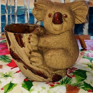 Vintage Royal haggar koala bear planter